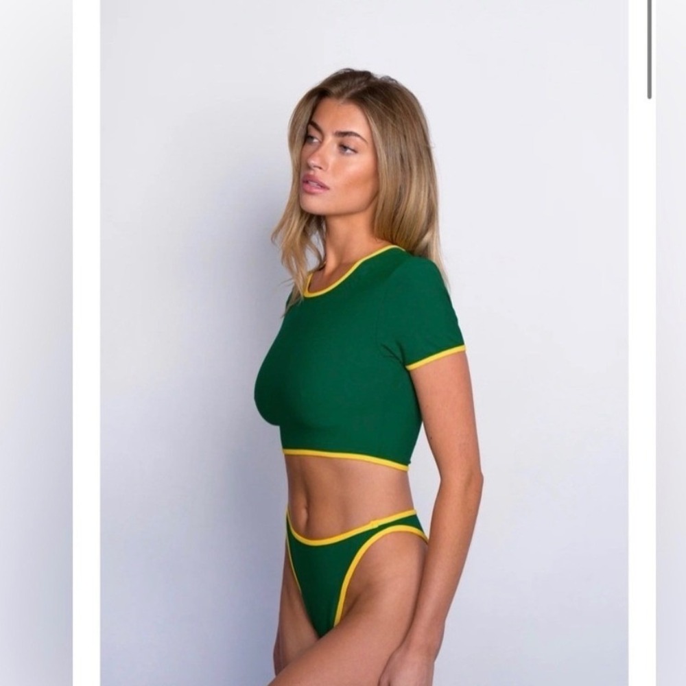 SKATIE Piper Swim Top Womens Small Scout Dual Tone Green Yellow Short Sleeve
